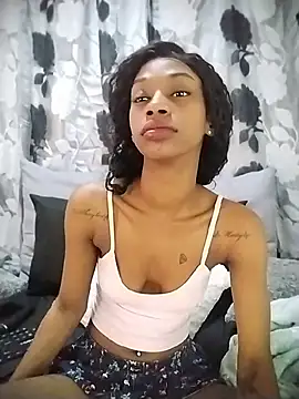 Lilmisbaddyxxx live cam on StripChat