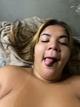 Luaaszz8 live cam on StripChat
