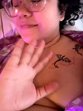 CurlyMilf_Vannexxxa live cam on StripChat