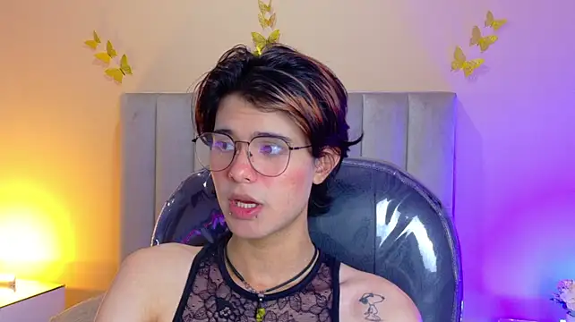 derek_sinn (M twink) - Spanking until my butt is red💞