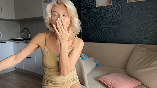 molly_beauti (F milf) - Double penetration and SQUIRT