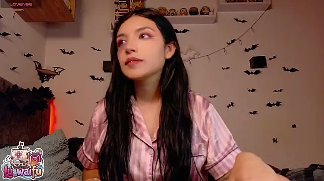 Isiswaifu live cam on StripChat