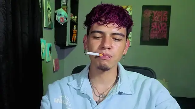 MikeyKuro live cam on StripChat
