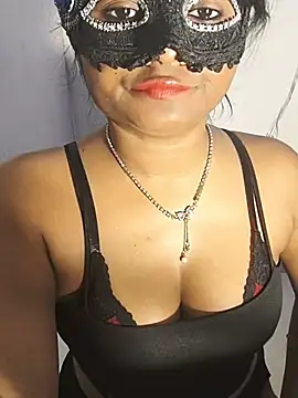DIRTYSECRET_QUEEN_07