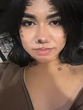 ItsMiaFoxx live cam on StripChat