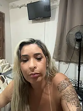 lindinha-sexy live cam on StripChat