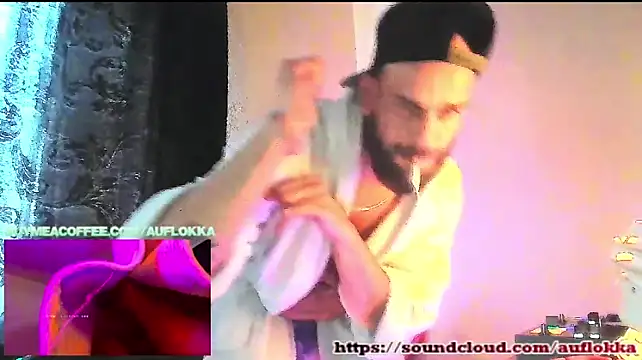 Guyst049 webcam