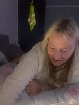 Blondnboujee53
