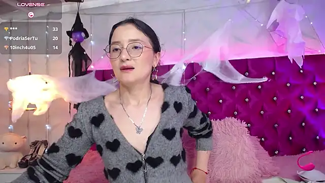Samantha-lovve live cam on StripChat