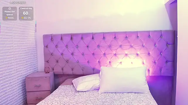 Shadenn_ live cam on StripChat