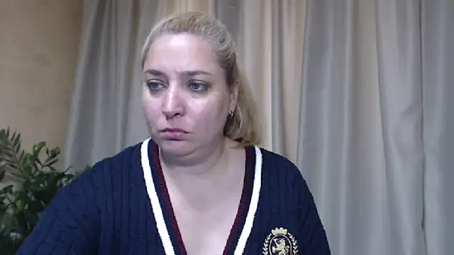 sweetpussy13 live cam on StripChat
