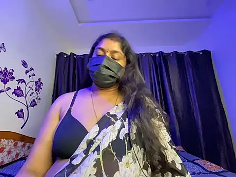 UR_Chocogirl live cam on StripChat