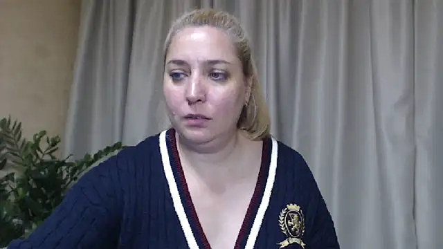 sweetpussy13 live cam on StripChat