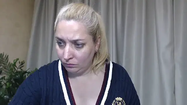 sweetpussy13 live cam on StripChat