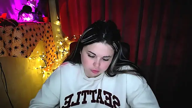 Emily_Mo live cam on StripChat