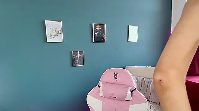 GlowingBlondie