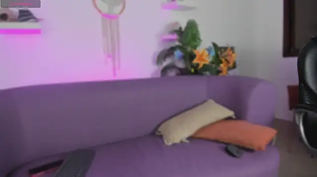 heynayla (F young) - Slow bouncing tits in front of the camer