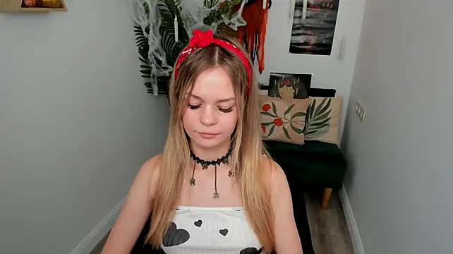 MidnighteAura live cam on StripChat