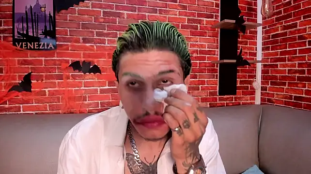 Valentino_knox1
