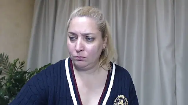 sweetpussy13 live cam on StripChat