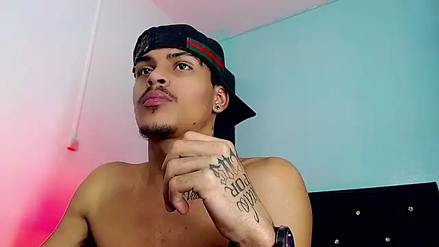 Angel_foxc13 on Stripchat