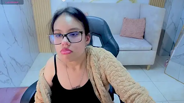 Luana_s live cam on StripChat