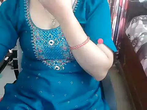 _chitranshi live cam on StripChat