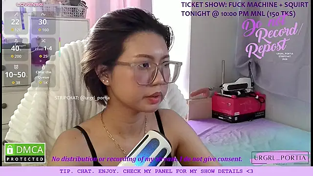 urgrl_portia (F young) - Fuck dildo + wand for 3 mins