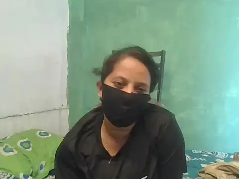 priya_8581 (G milf) - Boobs show on road