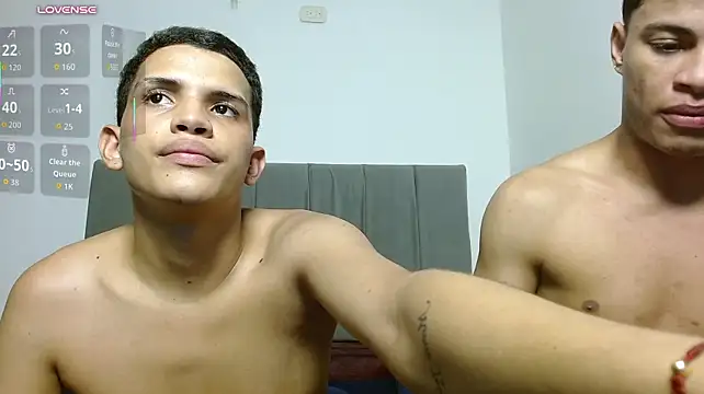 Jose_And_Daniel live cam on StripChat