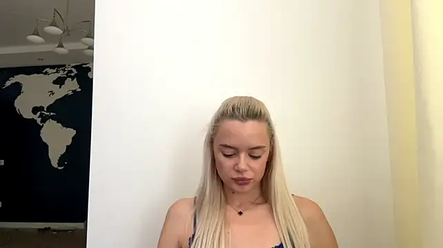 NakitaSavely live cam on StripChat