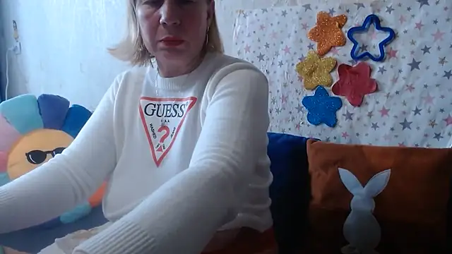 QueenLana live cam on StripChat