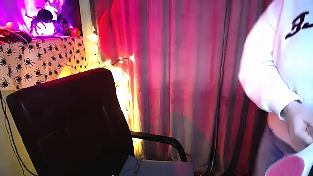 Emily_Mo live cam on StripChat