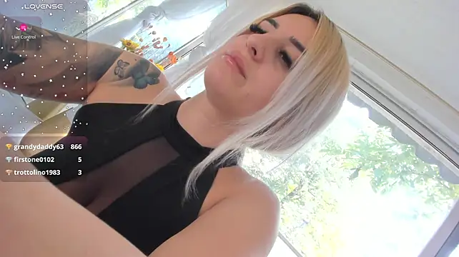 Ella_Vee