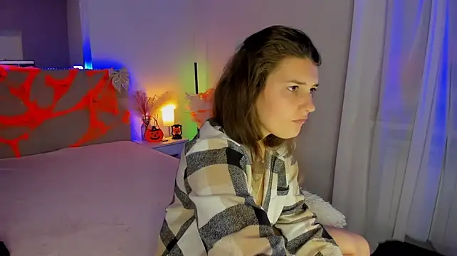Laura_Leee