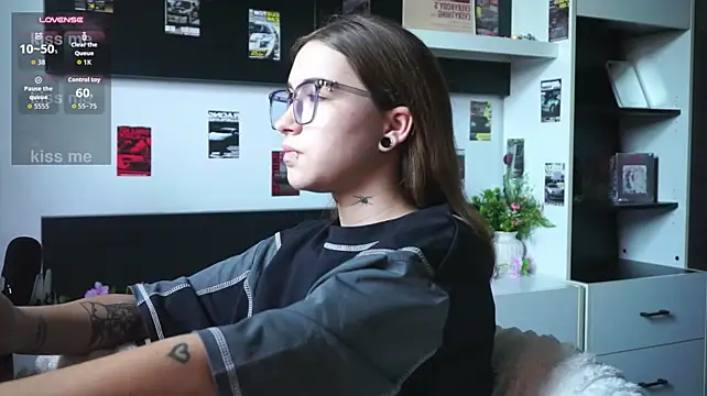 EvaAndLuna live cam on StripChat