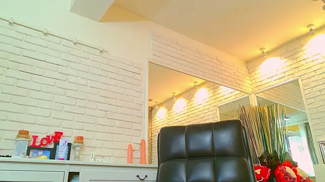 Blonde_Celine live cam on StripChat