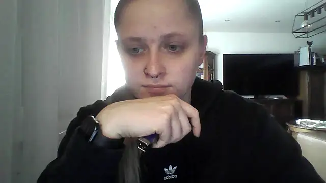 LeaWetGirl live cam on StripChat