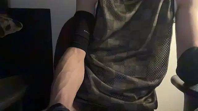 theskinnygooner live cam on StripChat