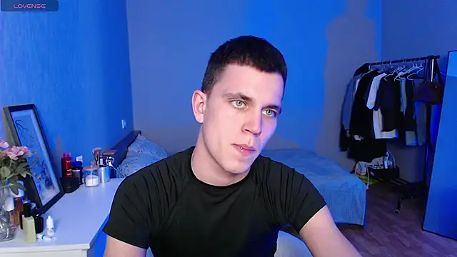 _m0neyken_ (M twink) - take off t- shirt