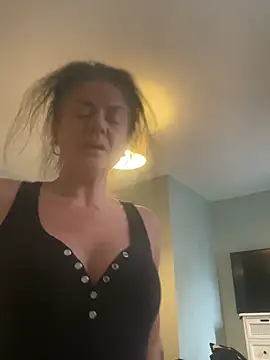 laurataylor13 live cam on StripChat