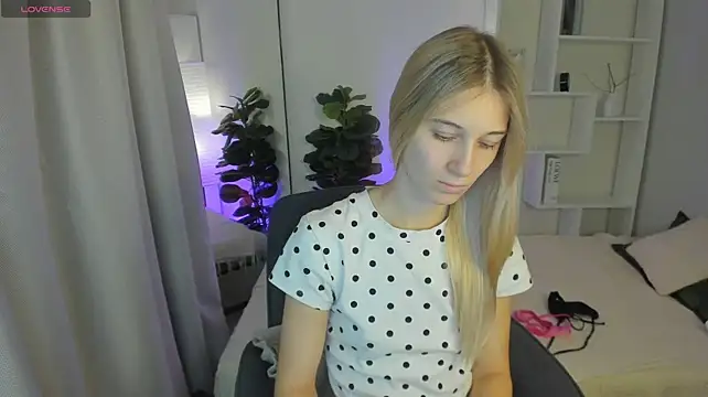 LauraPurr live cam on StripChat