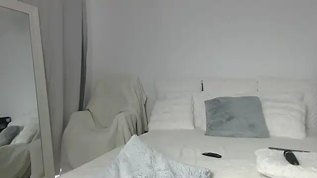 layla23a (F young) - Sloppy blowjob droll on boobs