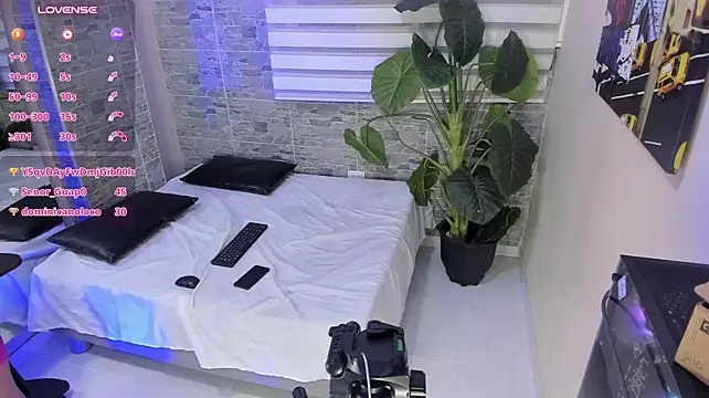 MeganBlazze live cam on StripChat