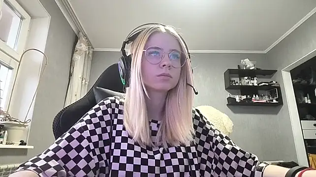 sexy striptease show PlumyPrance