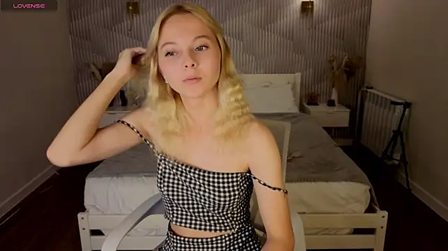 Clara_Schneider0 live cam on StripChat