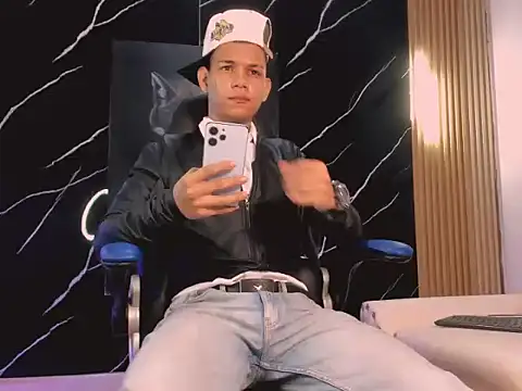 Luiszafiro live cam on StripChat