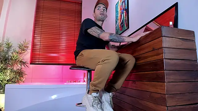 drakeneumann (M young) - quick look at the ass