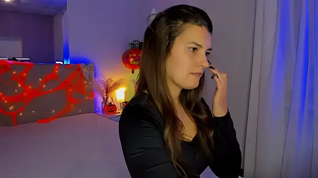 Laura_Leee