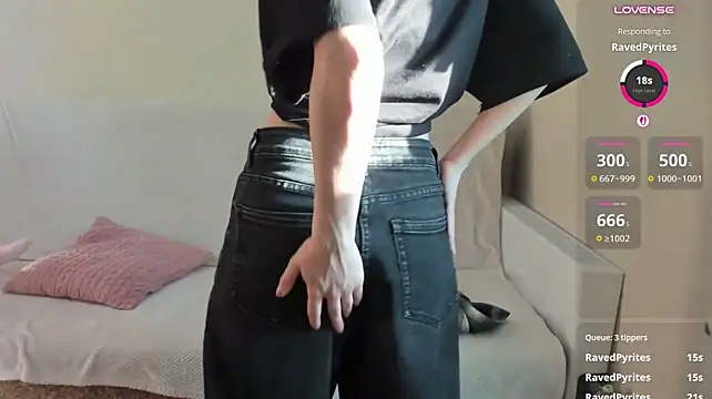 ErlinaBuoy live cam on StripChat